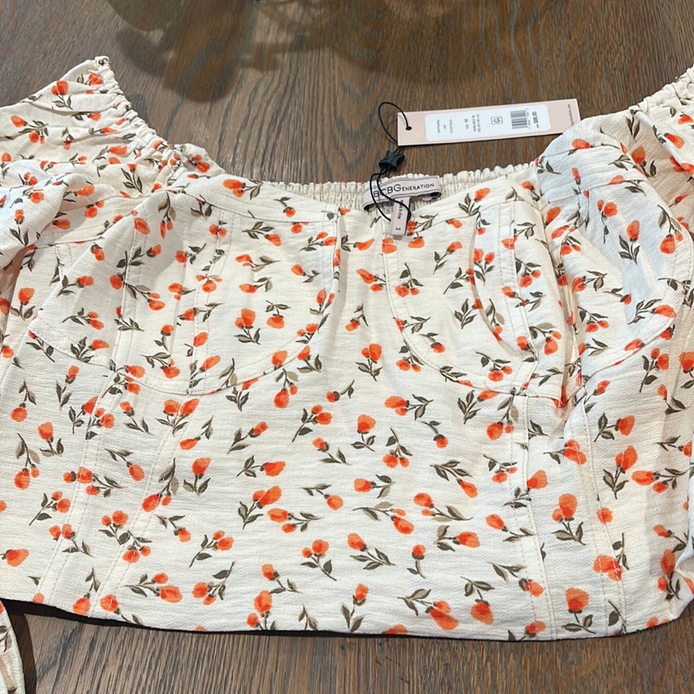 BCBG Generation crop top. Size Med - Picture 8 of 13